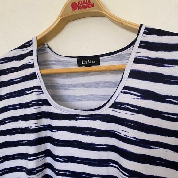 Lily Moss Short Sleeve Tee Blue White Striped Muti-Color Floral Hem Women's XL - Picture 2 of 8